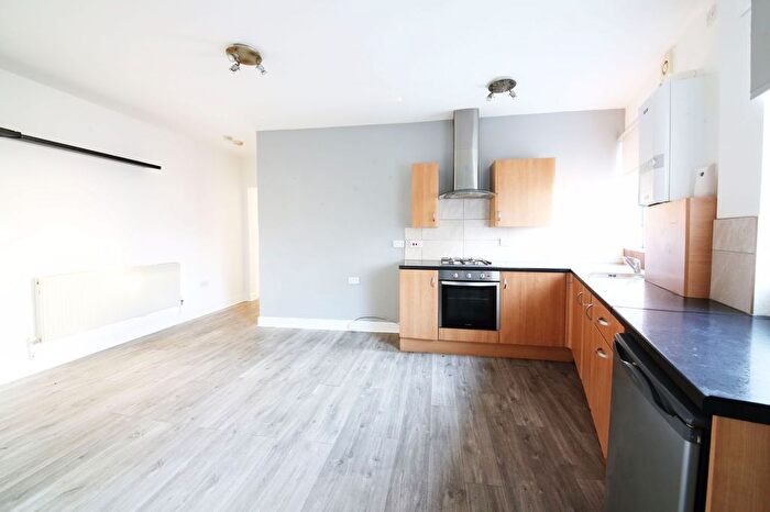 2 Bedroom Flat To Rent In South Parade, Weston Point, WA7