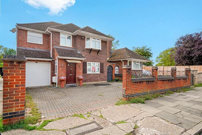 4 Bedroom Detached House For Sale In Sudbury Avenue, Wembley, HA0