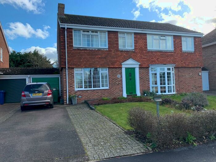 3 Bedroom Semi-Detached House To Rent In Blenheim Avenue, Faversham, Kent, ME13