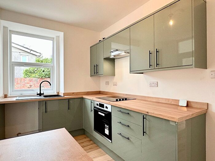 2 Bedroom Flat To Rent In Woodlands, Gowerton, SA4