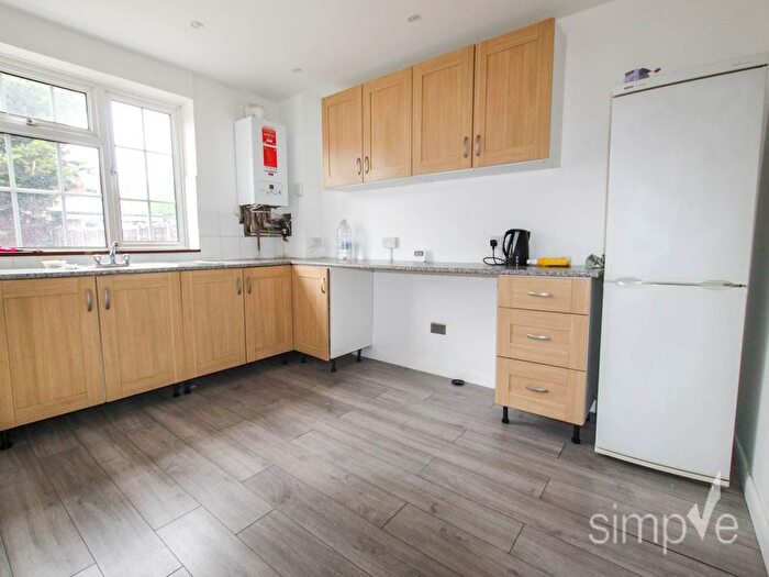 3 Bedroom Property To Rent In Owen Road, Hayes, Middlesex, UB4