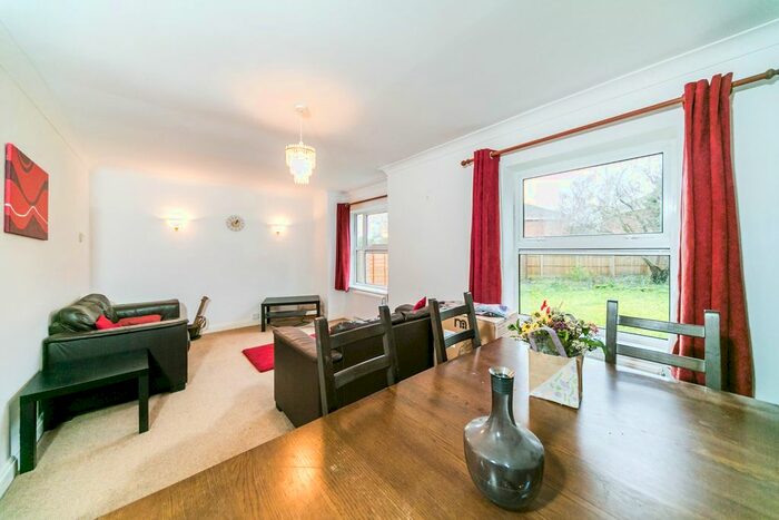 2 Bedroom Flat To Rent In Coley Avenue, Reading, RG1