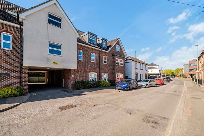 2 Bedroom Apartment To Rent In Prospects Court, Holmesdale Road, Reigate, RH2