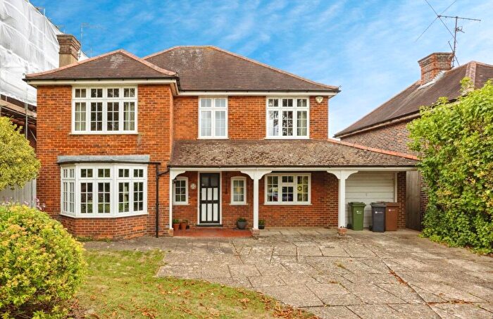 4 Bedroom Detached House For Sale In Farnham Road, Guildford, Surrey, GU2