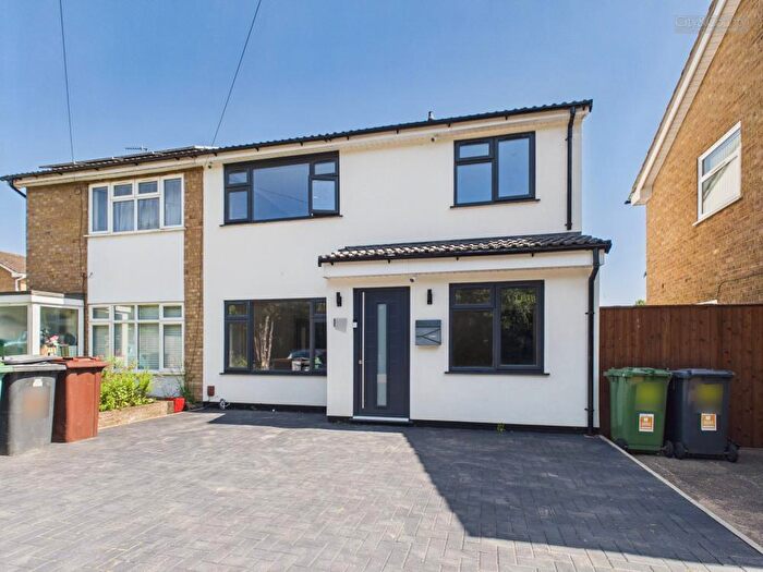4 Bedroom Semi-Detached House For Sale In Helmsdale Gardens, Peterborough, PE4