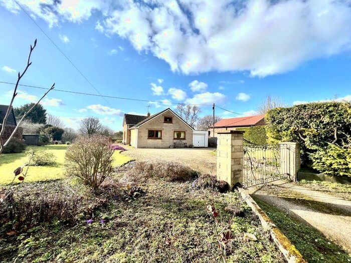 2 Bedroom Detached Bungalow For Sale In Park Lane, Cherhill, SN11