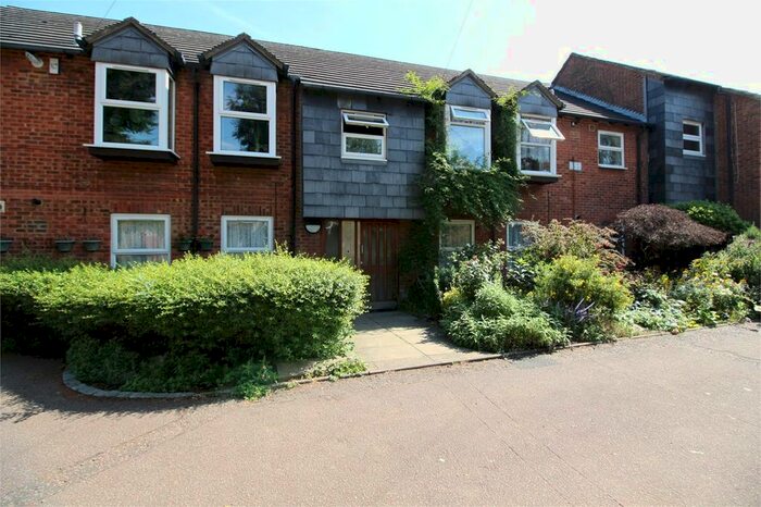 2 Bedroom Flat To Rent In Garden Row, Hitchin, SG5