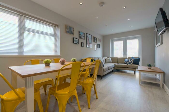 7 Bedroom Terraced House To Rent In Coburn Street, Cardiff, CF24