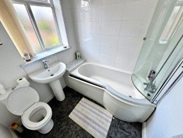 3 Bedroom Semi-detached House For Sale In Ash Road, Denton, Manchester, M34
