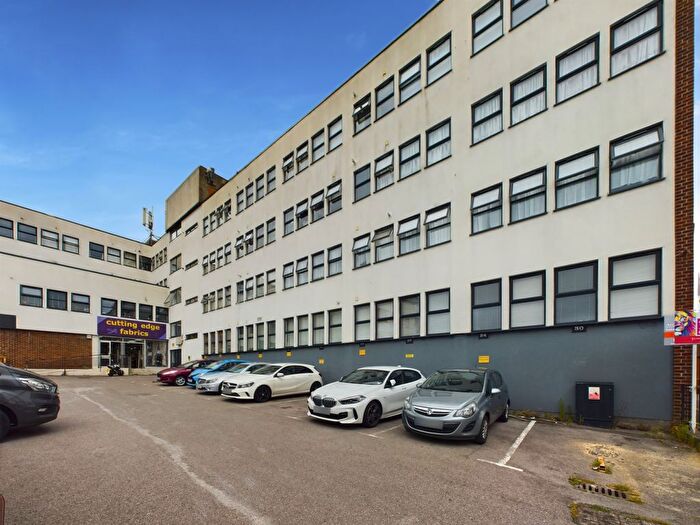 1 Bedroom Flat For Sale In Hulbert Road, Waterlooville, PO7