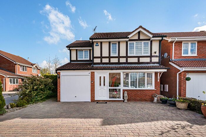 4 Bedroom Detached House For Sale In Osprey Close, Bicester, OX26