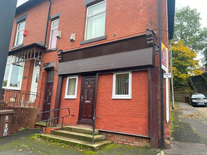 2 Bedroom Flat To Rent In Huddersfield Road, Oldham, OL4