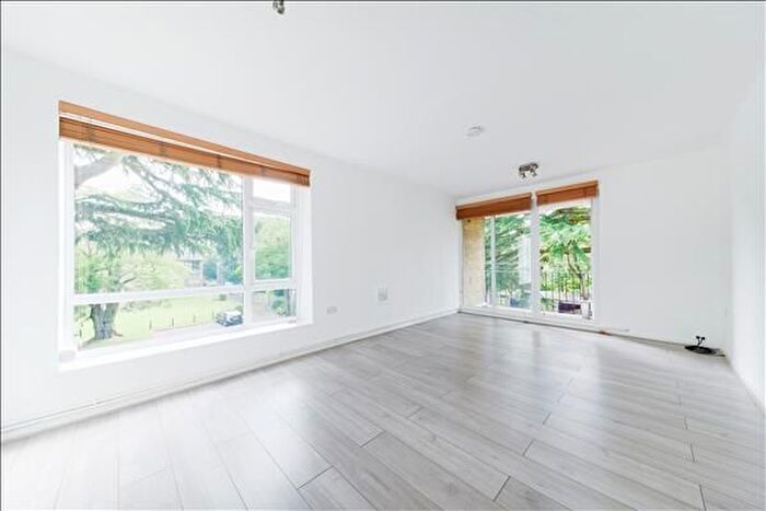 2 Bedroom Flat To Rent In Dunarden Court, Southfields, SW19