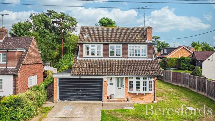 4 Bedroom Detached House For Sale In Butts Way, Chelmsford, CM2