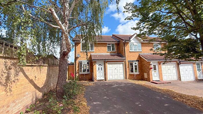 3 Bedroom End Of Terrace House For Sale In Groveside Close, Carshalton, Surrey., SM5
