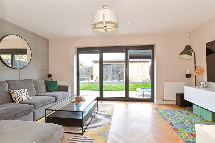 3 Bedroom Detached House For Sale In Commodores Close, Minster-On-Sea, Sheerness, Kent, ME12