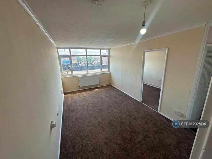 1 Bedroom Flat To Rent In Wall End Court, London, E6