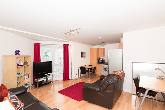 1 Bedroom Flat To Rent In Fraser Place, City Centre, Aberdeen, AB25