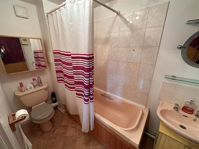 2 Bedroom Flat For Sale In Moray Close, Edgware, HA8