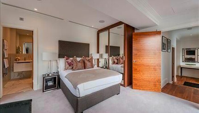 3 Bedroom Flat To Rent In Rainville Road, Fulham, W6