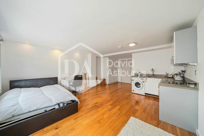 Studio To Rent In York Way, Kings Cross, London, N1