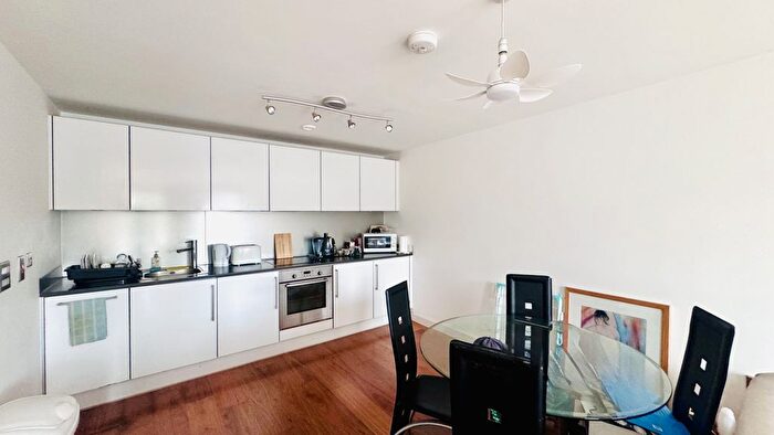 1 Bedroom Flat For Sale In High Street, Slough, SL1