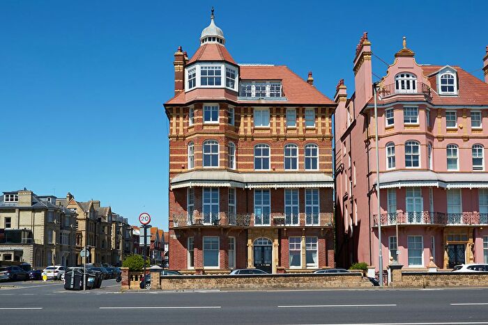 4 Bedroom Flat To Rent In Kings Gardens, Hove, BN3