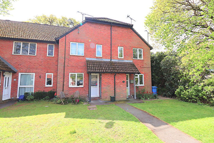 1 Bedroom Maisonette For Sale In Vesey Close, Farnborough, GU14