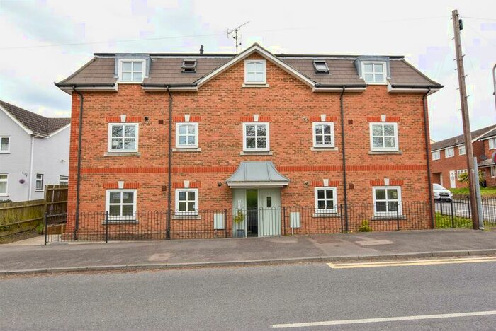 2 Bedroom Flat To Rent In Bull Lane, Eccles, ME20