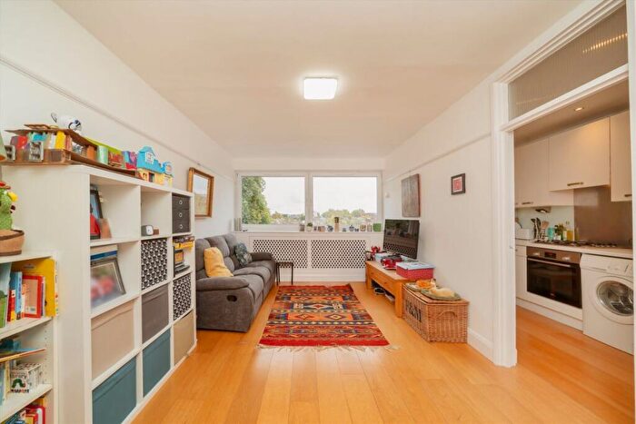 1 Bedroom Flat For Sale In New End Square, Hampstead, NW3
