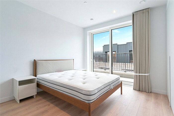 3 Bedroom Flat To Rent In The Maple, Ribbon Lane, London, NW2