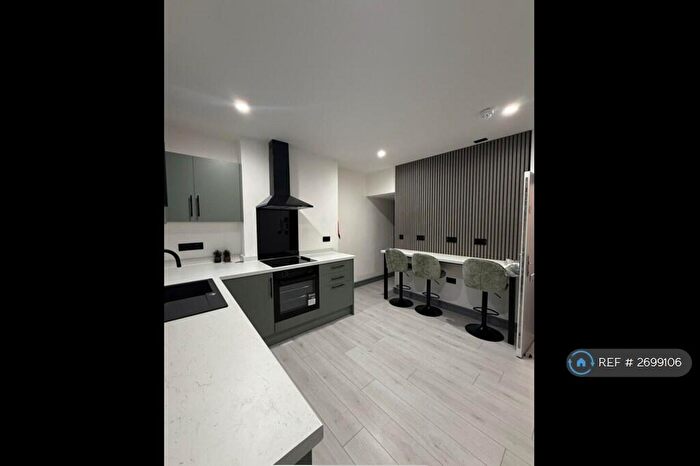 2 Bedroom Flat To Rent In Birkin Avenue, Nottingham, NG7