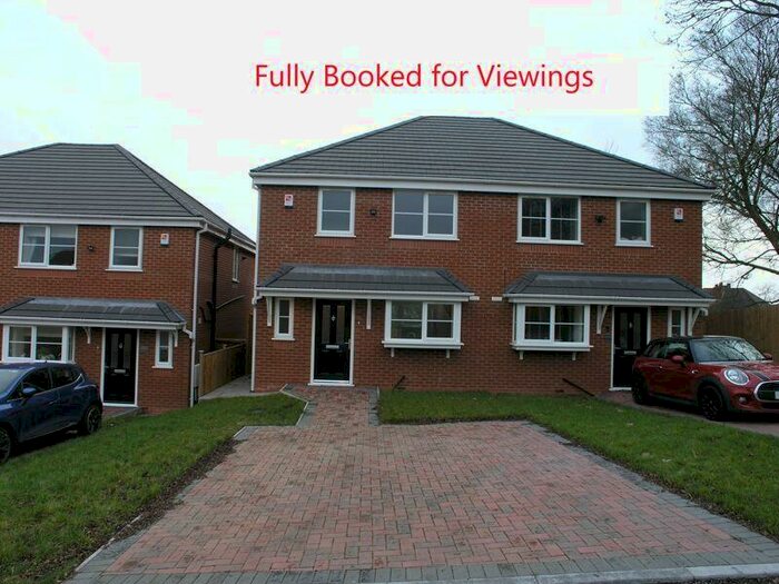 3 Bedroom Semi-Detached House To Rent In Stourbridge Road, Dudley, DY1