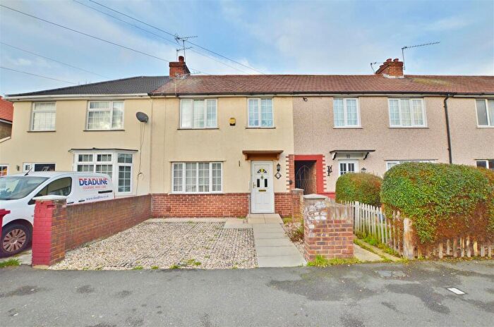 3 Bedroom Terraced House For Sale In Elmwood Road, Slough, SL2