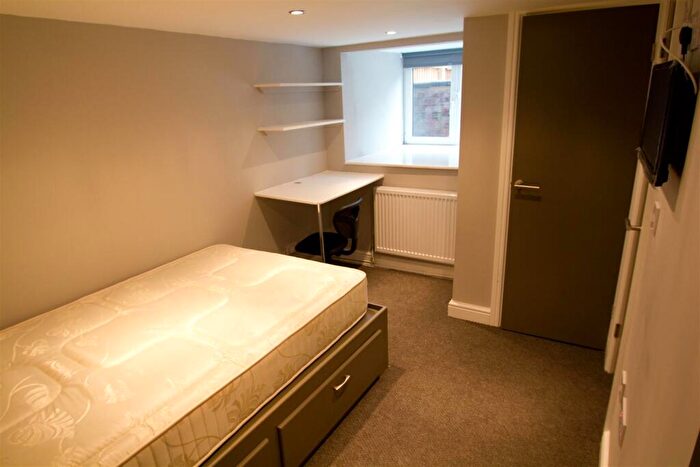 6 Bedroom Terraced House To Rent In Royal Park Avenue, Hyde Park, Leeds, LS6