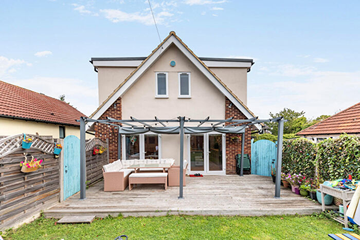 4 Bedroom Detached House For Sale In Stanton Close, Worcester Park, KT4