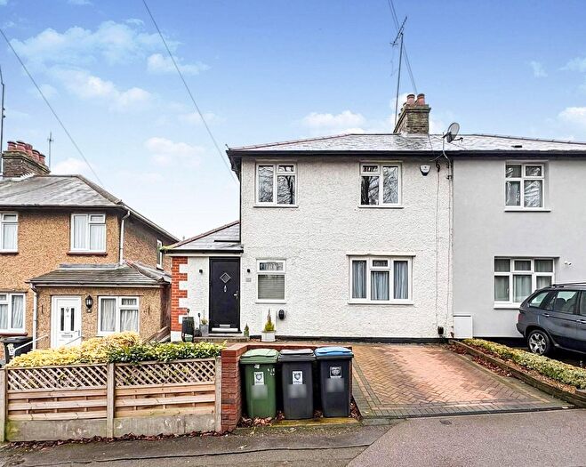 3 Bedroom Semi Detached House For Sale In Lower Adeyfield Road, Hemel Hempstead, HP2