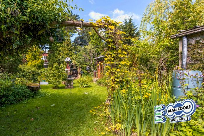 2 Bedroom Detached Bungalow For Sale In Primley Park Grove, Alwoodley, Leeds, LS17