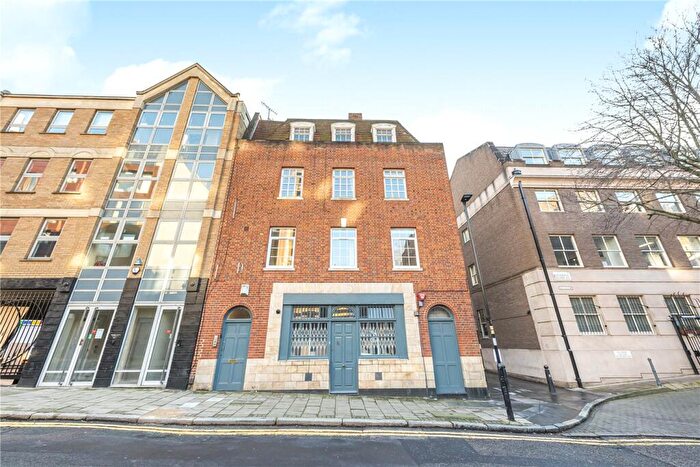 1 Bedroom Apartment For Sale In Topham Street, London, EC1R