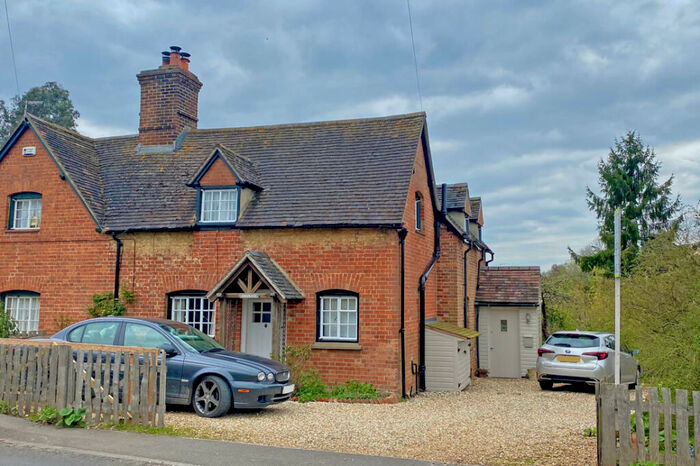 3 Bedroom Semi-Detached House For Sale In Oxford Road, Clifton Hampden, OX14