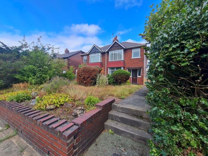 3 Bedroom Semi-Detached House To Rent In Corporation Street, Morley, Leeds, LS27