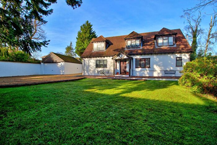 4 Bedroom Detached House For Sale In Waterloo Road, Wokingham, RG40