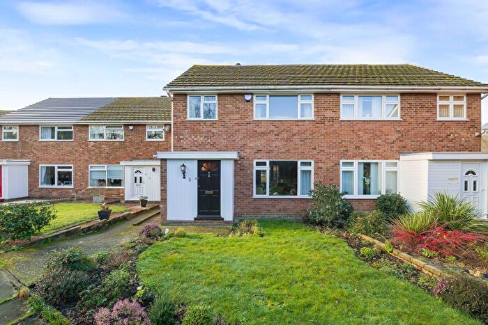 3 Bedroom Semi Detached House For Sale In Heathwood Walk, Bexley, DA5