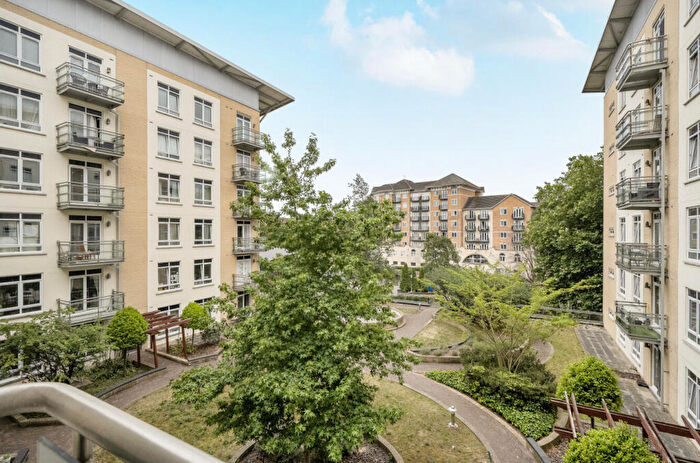 2 Bedroom Apartment For Sale In Kenavon Drive, Reading, Berkshire, RG1