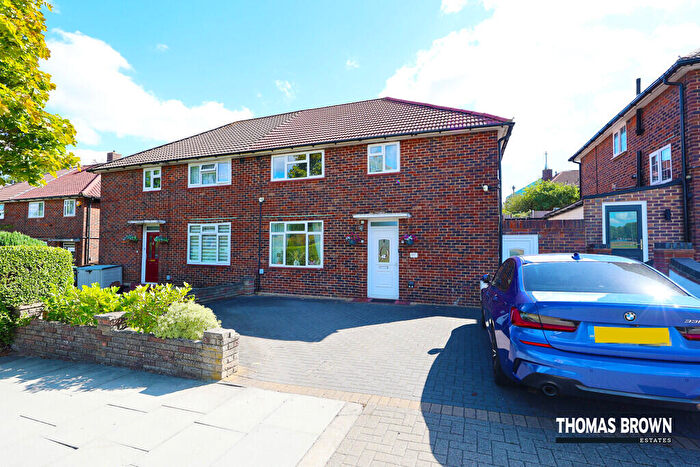 3 Bedroom Semi-Detached House For Sale In Chipperfield Road, Orpington, BR5