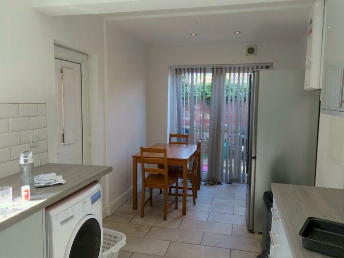 6 Bedroom Semi-Detached House To Rent In Johnson Road, Nottingham, Nottinghamshire, NG7