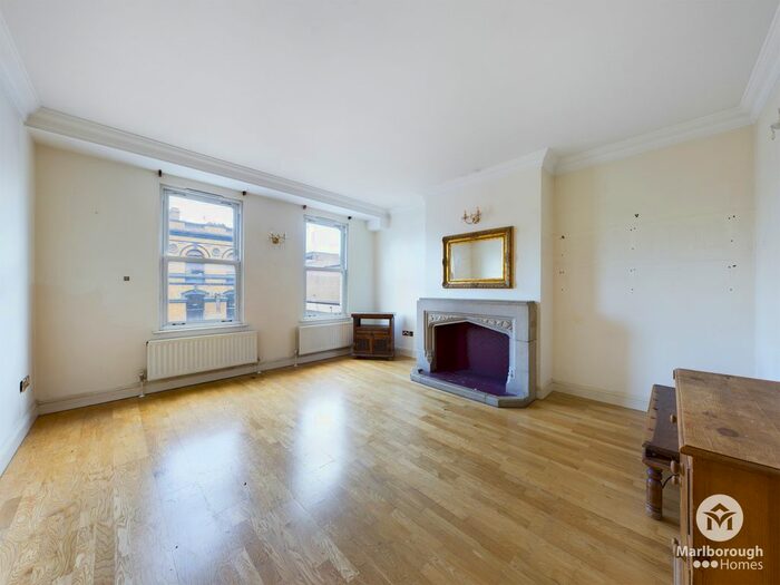 2 Bedroom Flat To Rent In Bethnal Green Road, London, E2
