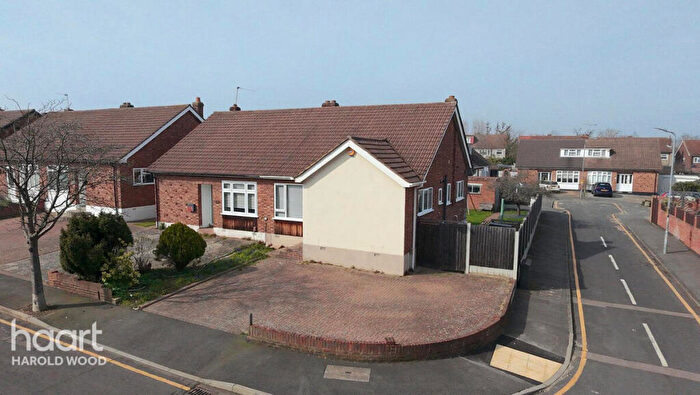 2 Bedroom Bungalow For Sale In Chelsworth Drive, Harold Wood, RM3