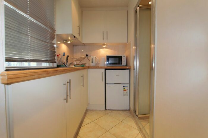 Studio To Rent In Edgware Road, London, W2