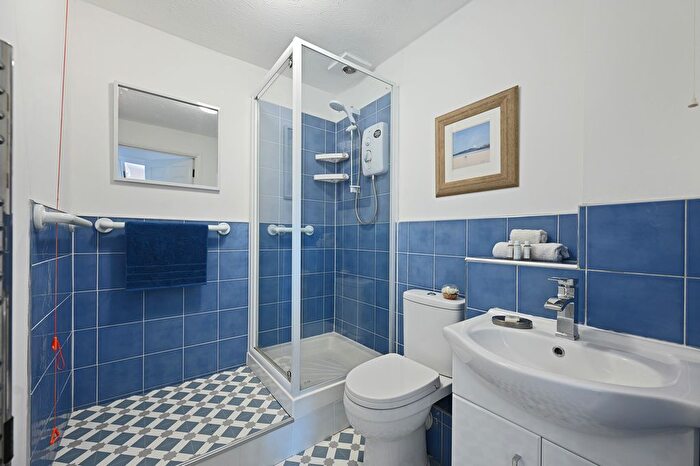 1 Bedroom Flat For Sale In Magnolia Court, Auriol Drive, Uxbridge, UB10